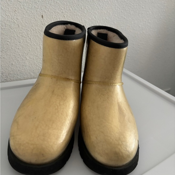 Cream fur uggs - Picture 3 of 4